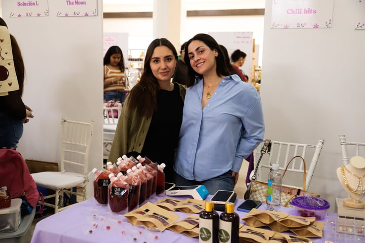Sofía Villarreal y Vivian González.