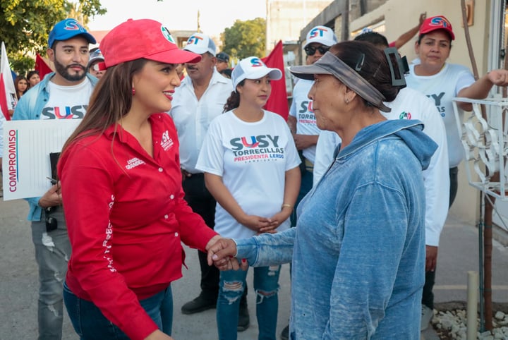 Susy Torrecillas firmó compromiso de instalar módulo de Multipago y consultorio gratuito