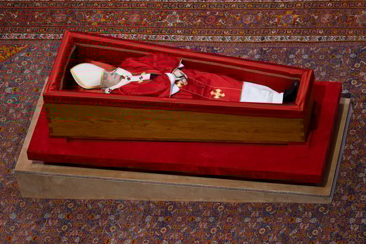 ¿Por qué el Papa Francisco eligió no utilizar el catafalco papal en su funeral?