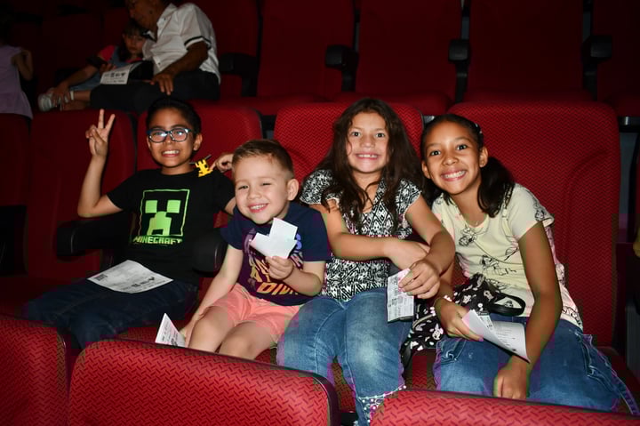 Santiago, Rodrigo, Valentina y Romina.