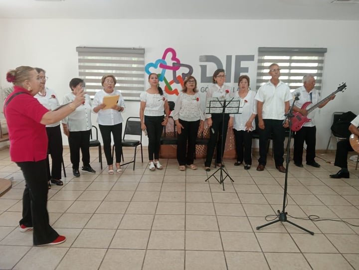 DIF Gómez Palacio atiende a adultos mayores en situación vulnerable