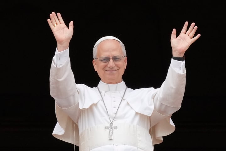 'Nunca más la guerra', clama el papa León XIV al dirigir rezo en plaza de San Pedro, pide por Gaza y Ucrania