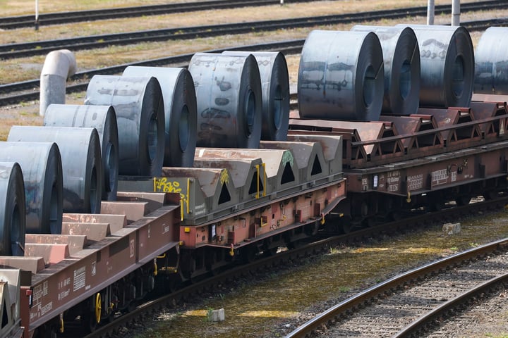 Estados Unidos duplica aranceles al acero y aluminio de países aliados y adversarios