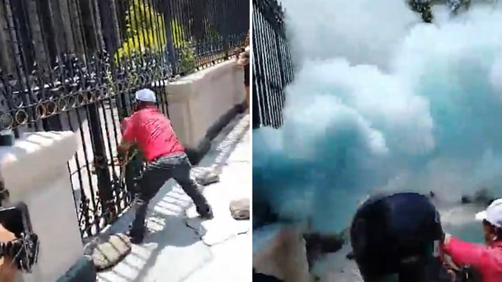 Maestros escalan protestas contra gobierno federal, intentan ingresar a Segob
