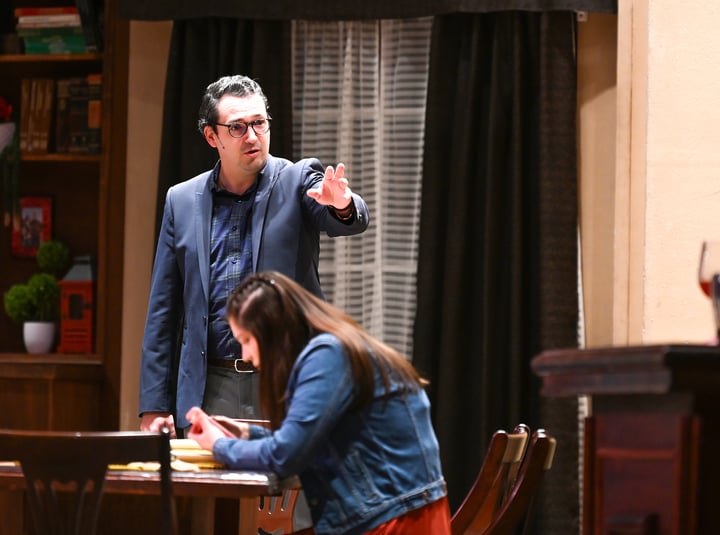 José Manuel Lechuga en la puesta en escena No te Vayas sin Decir Adiós, el pasado 30 de enero en el Teatro Isauro Martínez. EL SIGLO DE TORREÓN / Ramón Sotomayor 
