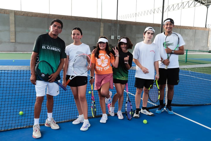César Sosa, Ximena, Julia, Emilia, Johan y Mateo.