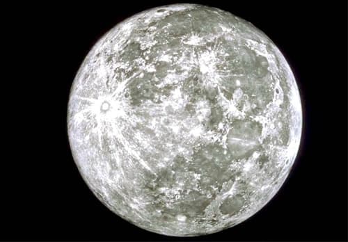 Los científicos japoneses han descubierto un 'tubo de lava' en un hoyo de unos 80 metros de profundidad en la Luna que podría ser el mejor sitio para el alojamiento de futuros colonos humanos, informó hoy la Unión Geofísica de Estados Unidos. (EFE)
