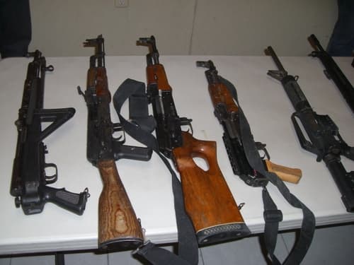 Decomiso. Armas aseguradas por la Policía.