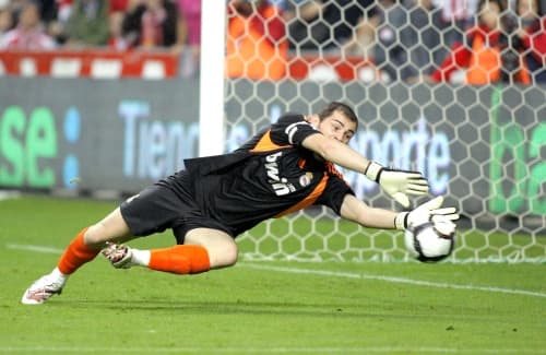 Iker Casillas, portero titular del Real Madrid y de la selección española de fútbol, ha sido elegido como el mejor guardameta del mundo en 2009. (Archivo)