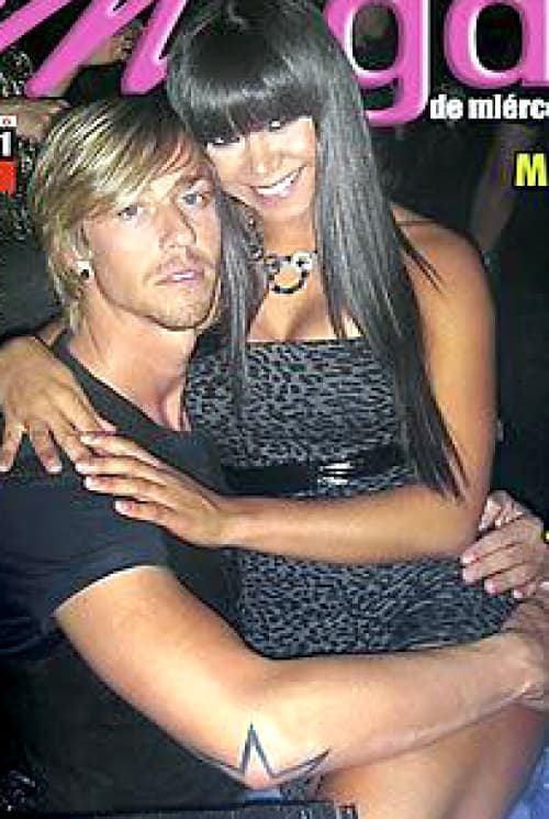 Unas fotografías en las que aparece el centrocampista del Real Madrid José María Gutiérrez 'Guti' con la modelo peruana Melissa García sentada sobre sus piernas han causado revuelo en Perú, aunque una amiga de la estrella del futbol descartó cualquier relación entre ambos. (Fotos tomada de internet)
