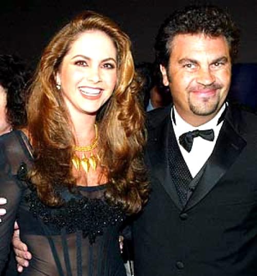 En vísperas de celebrar el 13 aniversario de su matrimonio, la cantante mexicana Lucero aseguró, por enésima vez, que no se divorciará del cantante Manuel Mijares porque es el amor de su vida.