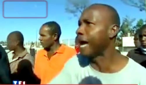 Un video subido al canal de You Tube tomado de una entrevista realizada a los sobrevivientes del terremoto, muestra a lo lejos la aparición de un objeto en el cielo de la isla caribeña.
