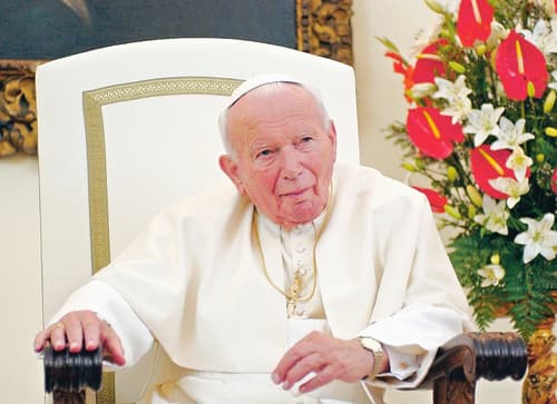 Sacrificio. Según un libro que saldrá hoy a la venta, Juan Pablo II se flagelaba con un cinturón. ARCHIVO