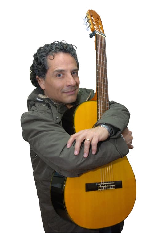 Se abre. Alejandro Filio visitó las instalaciones de esta casa editora para platicar del concierto de mañana.