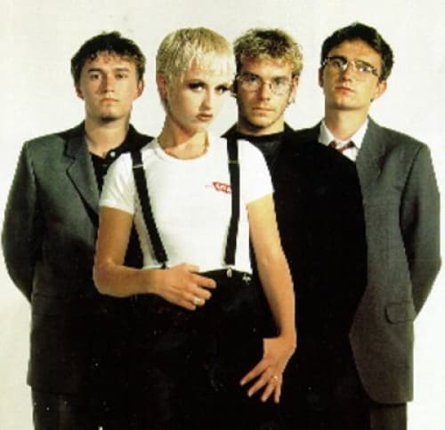 El concierto que la banda irlandesa The Cranberries tenía programado para este martes en el Auditorio Nacional fue postergado hasta nuevo aviso, debido a que la vocalista Dolores O'Riordan sufre una infección en la garganta.