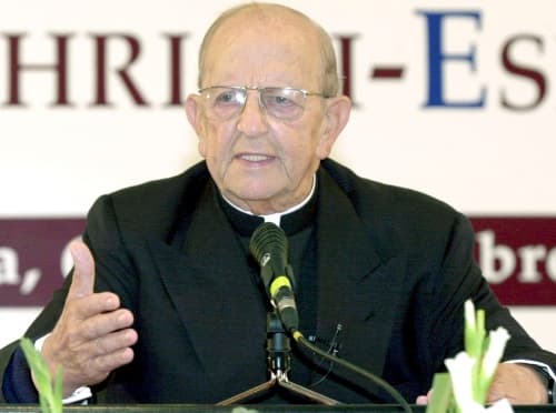La mexicana Blanca Estela Lara Gutiérrez y sus hijos José Raúl, Cristian y Omar dijeron el miércoles que eran la familia de Maciel y lo señalaron de someter a abusos sexuales a dos de ellos.