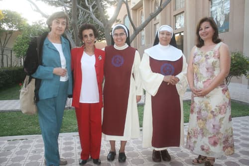Madre Goretti acompañada de Concha Anzures, Tere Borrego, Lola Samia, Magdalena Carrillo, Tere Peña, María Elvira Reyes, Cecilia González y Anita.