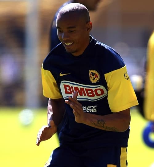 El centrocampista brasileño Adolfo Rosinei firmó una extensión de contrato por tres años con las Águilas del América del futbol mexicano, confirmó hoy el equipo en un comunicado. (jammedia)