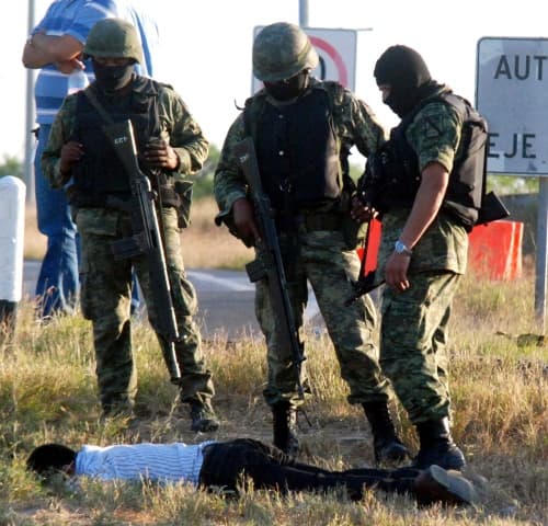 El Senado aprobó en comisiones una reforma para que los 'narcomilitares', una vez comprobada su vinculación con el crimen organizado, pierdan su fuero militar, sean juzgados en tribunales civiles y puedan ser sancionados hasta con treinta años de prisión. (Archivo)