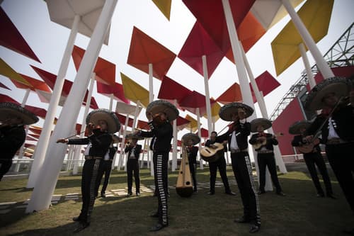 Sabor mexicano. Al ritmo de mariachis y cubierto de papalotes abrió el pabellón de México en la Expo Shanghai.