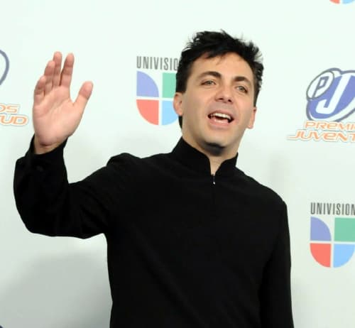 Michel Castro desmintió las versiones de que su hermano, el cantante Cristian, sea homosexual, 'a él le gustan mucho las mujeres y eso me consta'.