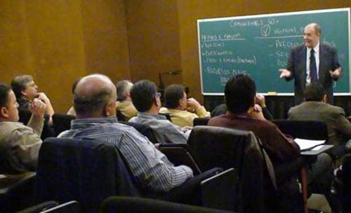 Desarrollo educativo. Carlos Llano Cifuentes fue fundador de la escuela de negocios IPADE.