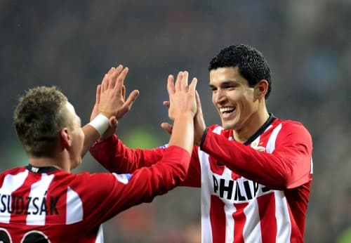 El Tottenham, de la Liga Premier de Inglaterra, pretende contratar al defensa mexicano Francisco 'Maza' Rodríguez, quien actualmente juega en el PSV Eindhoven de Holanda, a partir de la próxima temporada.