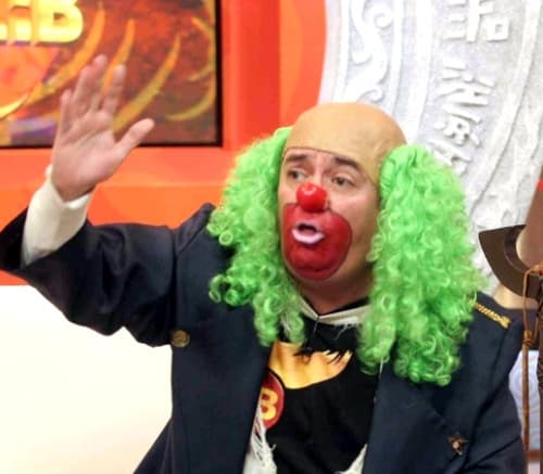 El comediante víctor Trujillo entró de lleno al mundo del séptimo arte: prestó su voz para dar vida a José María Morelos y Pavón en el filme animado “Héroes verdaderos”, en el episodio de La Independencia y ya anunció su próxima película “superpacheca”, en la que el protagonista será “Brozo, el payaso tenebroso”.