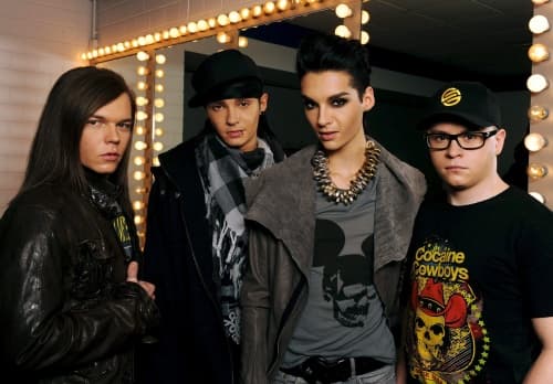 Tom Kaulitz, guitarrista del grupo alemán Tokio Hotel, sufre desde hace dos días las consecuencias de una sobredosis de viagra, tras la ingestión de este producto durante su estancia en Taiwan, en el marco de su gira por Asia.