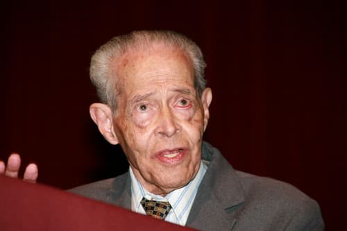 La visita. El periodista y escritor mexicano Salvador Borrego ofreció una conferencia en el Teatro Nazas el pasado miércoles.