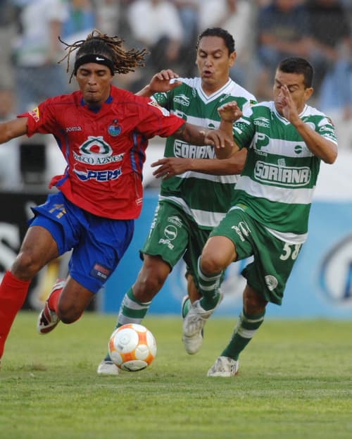 Gracias el subcampeonato obtenido en el Bicentenario 2010, los Guerreros volverán a la Concachampions. (Archivo)