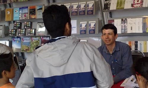 La presentación. El Libro 'Cínicos', de Alejandro Figueroa será presentado hoy a las 8:00 de la noche en la librería del TIM.