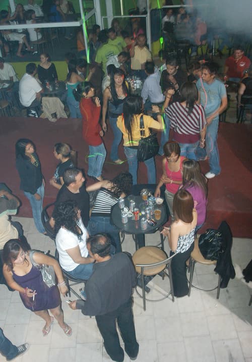 Inspección. El síndico municipal, Arturo Kampfner Díaz, informó que se pedirá a Inspección Municipal que esté al pendiente de la forma como operan algunos restaurantes-bar en la capital. EL SIGLO DE DURANGO