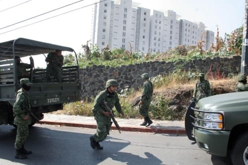 La ola de violencia continúa en Sinaloa, diez personas, todas ellas del sexo masculino, fueron ejecutadas en tres puntos distintos de la entidad.