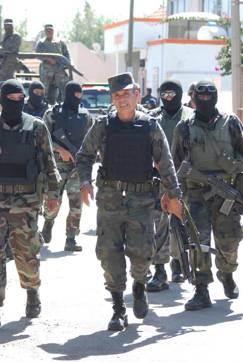 Estadía. El comandante Melo García llegó a Durango a finales del 2007, justo cuando se vaticinaba una ola de violencia en el estado; durante este periodo se lograron aseguramientos importantes y los soldados bajaron de la sierra a la mancha urbana.