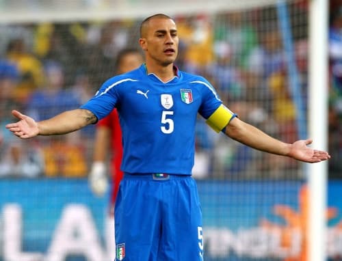 El italiano Fabio Cannavaro y los españoles Fernando Torres y David Villa componen el podio de los futbolistas más guapos del Mundial de Sudáfrica.