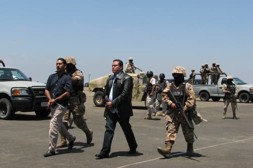 Operativo. Agentes de la Policía Ministerial adscritos a Tijuana fueron detenidos por elementos del Ejército Mexicano durante una acción sorpresiva que se registró en instalaciones de la Subprocuraduría de Justicia en esta ciudad. EL UNIVERSAL