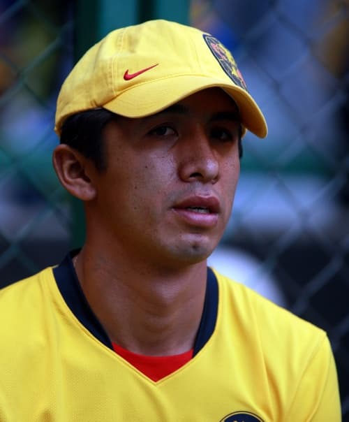 La promesa que hizo la dirigencia del América de apoyar de manera total a Carlos Sánchez, quedó solo en palabras ya que el respaldo no ha sido total, e inclusive, existe una actitud de indiferencia hacia el defensa y se pretende darle el alta médica.