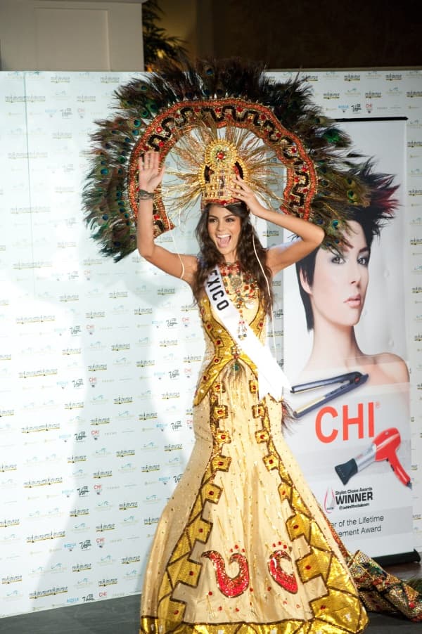 Miss México posa en traje regional para concurso Miss Universo 2010. (EFE)