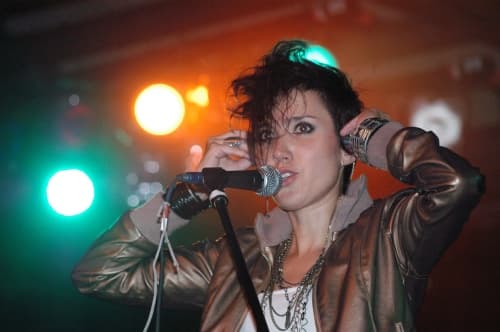 El tema 'No, no, no' que interpreta la cantante Pambo, formará parte de la serie de televisión 'Niñas mal' que en breve se estrenará en México, a través de un famoso canal de música.