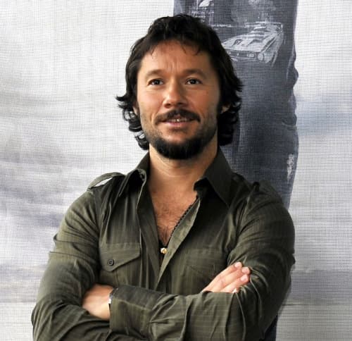 El cantante argentino Diego Torres se mostró hoy confiado en que el tiempo le ayudará a 'salir adelante' tras la muerte de su padre, Julio César Caccia.