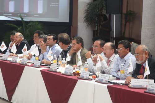 Reunión. Durango es sede de la XV Reunión Nacional Ordinaria del Colegio de Directores Generales de IDEAs y Delegados del INEA que concluye el próximo viernes. LEÓN CARMELO ALVARADO / EL SIGLO DE DURANGO