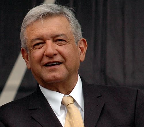 López Obrador dijo que así como no se cumplirá en tiempo la inauguración del monumento, no hay capacidad del gobierno federal para llevar a cabo grandes obras.
