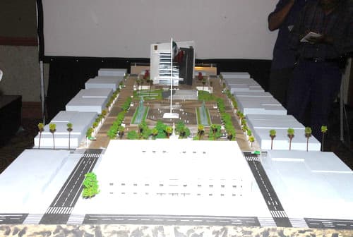 En 5 meses. El edificio de la nueva Presidencia Municipal de Torreón, la Gran Plaza y el estacionamiento subterráneo estarán listos para enero. El concepto de la arquitectura es contemporáneo.