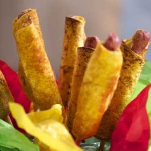 Banderillas de salchicha con queso amarillo