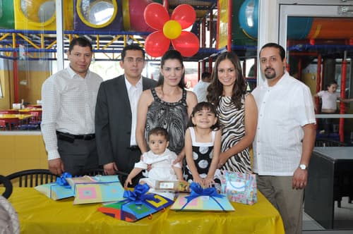 Festejan a Moisés y Ángela Rangel