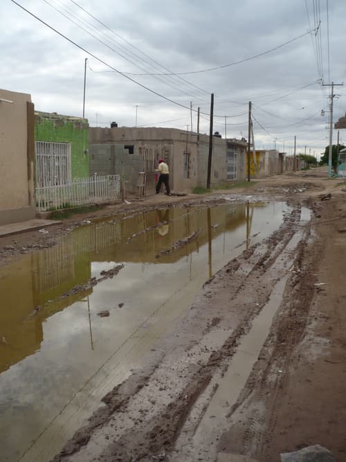 Infecciones en la piel. Es lo que han padecido vecinos de la colonia Jardines del Oriente de Matamoros cada vez que se estanca el agua.
