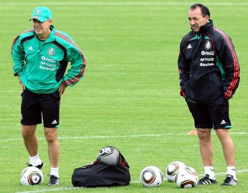 El que fuera auxiliar del ex técnico del Tri, revela que era él quien le decía al Vasco cómo ganar, pero finalmente terminó como el sepelio del entrenador. (Archivo)