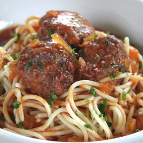 Espagueti con albóndigas a la criolla