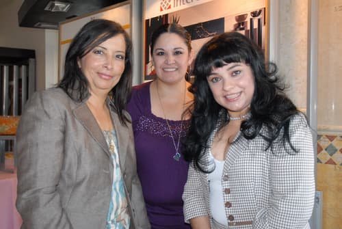 Anfitrionas. Adriana Galván, Yéssica Roldán y Malena González.